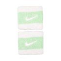 Frotki na nadgarstek Nike Swoosh Wristbands 2 szt. biało-zielone N0001565117OS