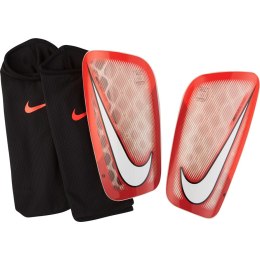 Ochraniacze piłkarskie Nike Mercurial Flylite czarno czerwone SP2085 671